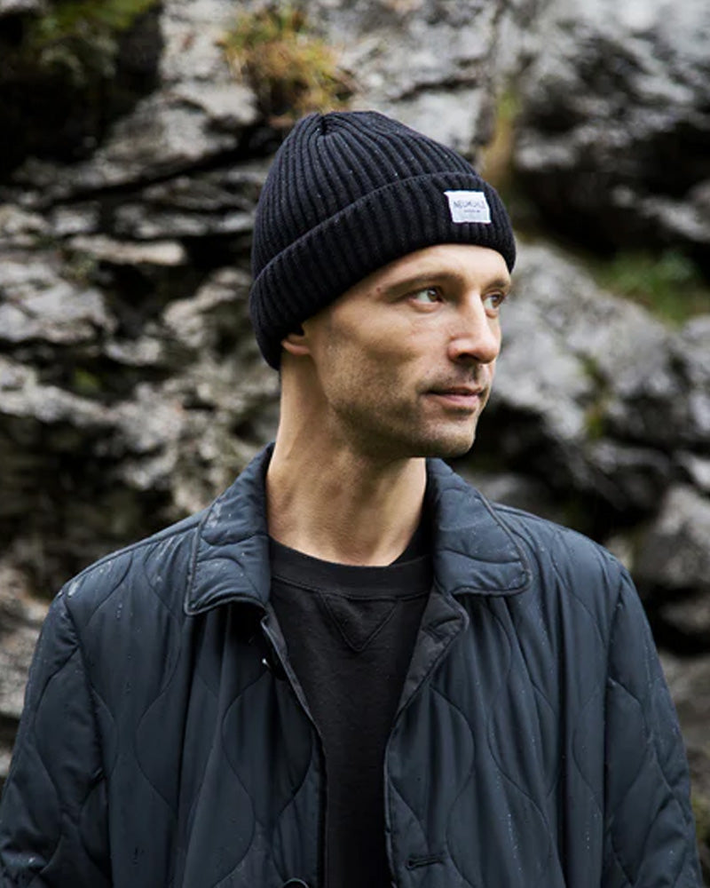 Sustainable beanie Elbe made from organic merino wool by Neumühle in black, outdoor use, made locally in Germany