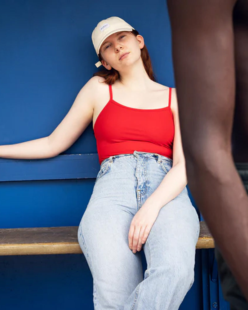 Nachhaltiger Badeanzug aus recyceltem Nylon, Farbe Rot, Outdoor, lokal in der Schweiz gefertigt