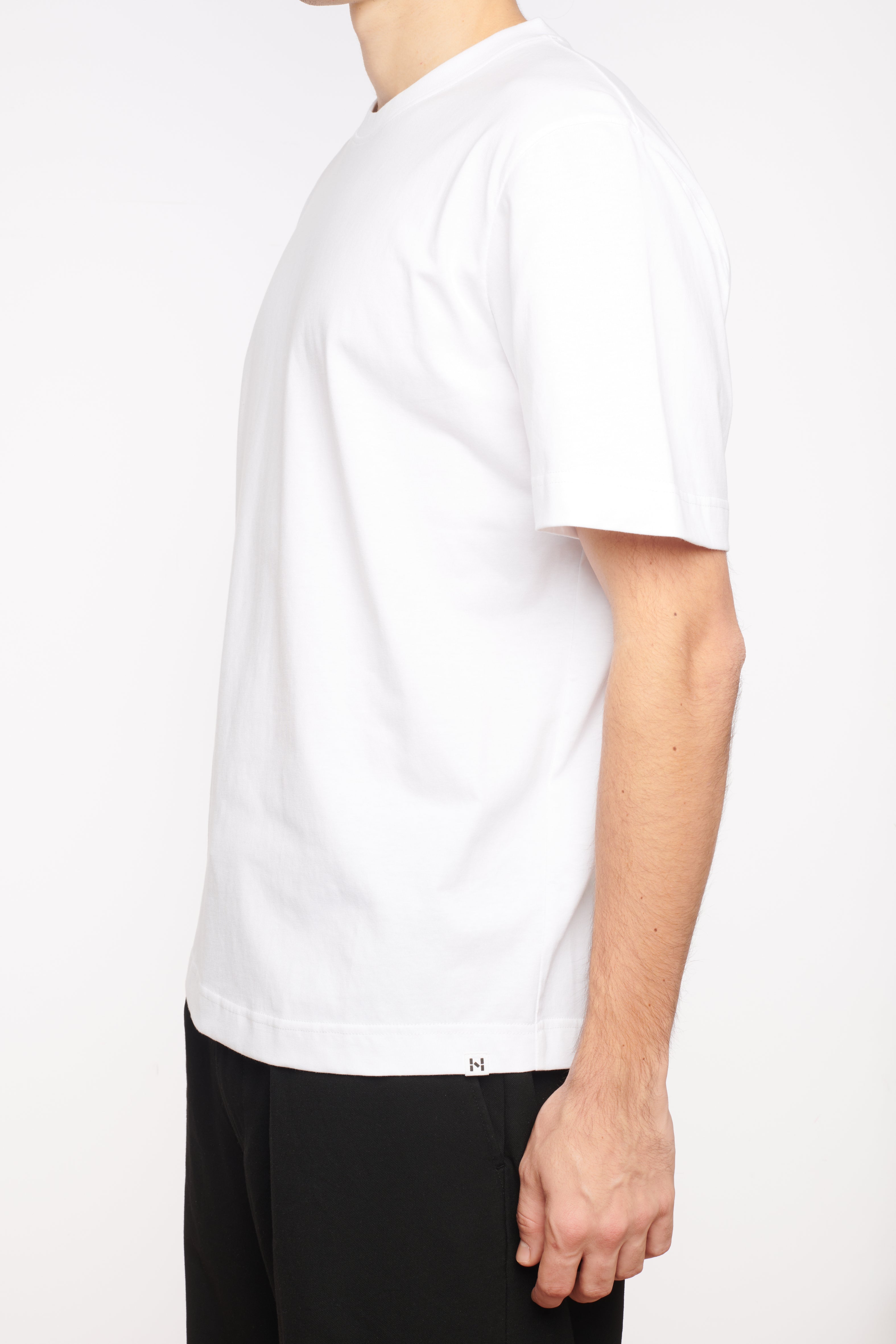 Circular shirt made of organic cotton, color white, side view, made in Portugal