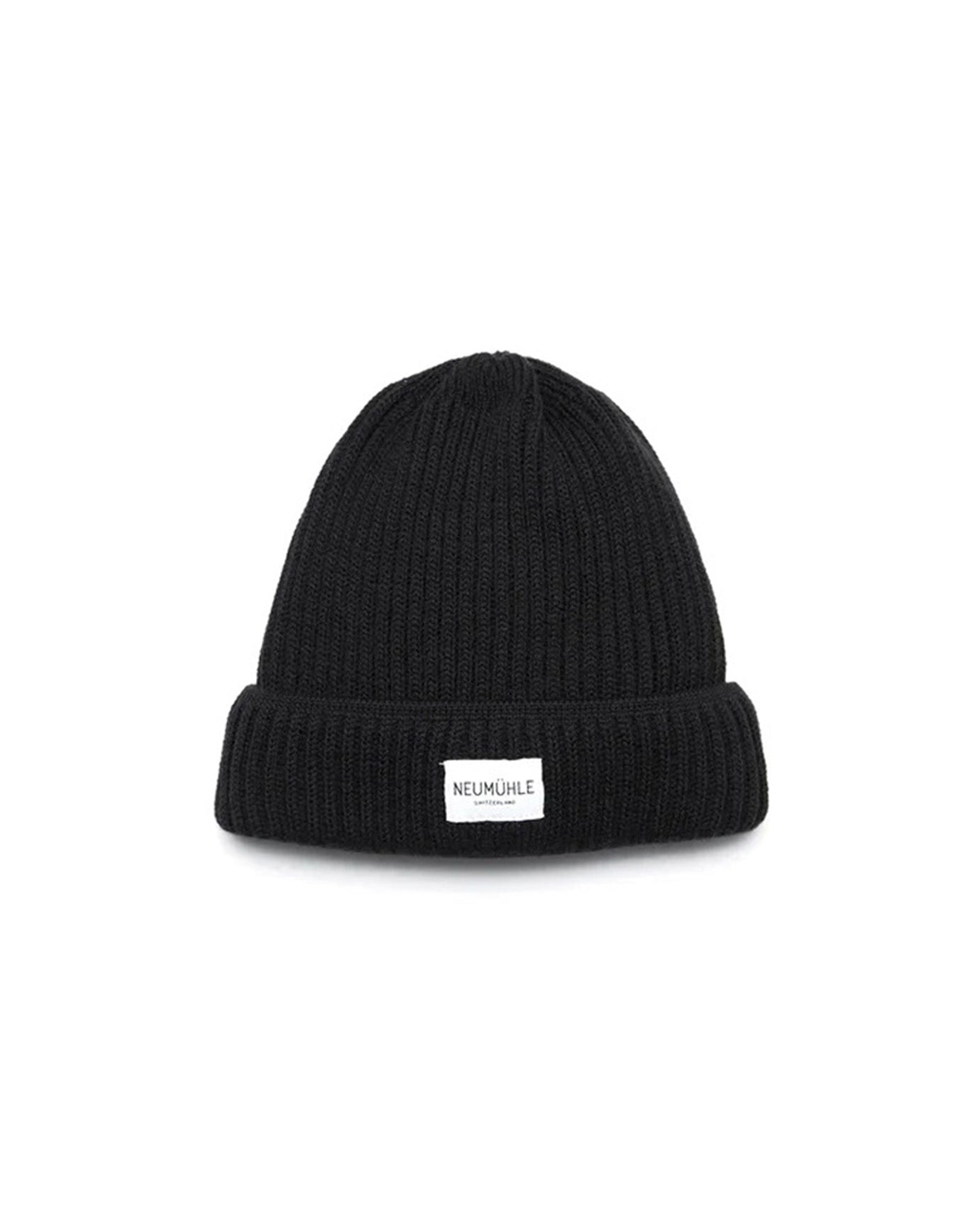 Sustainable hat made from organic merino wool by Neumühle, model Elbe in black, front view, made locally in Germany
