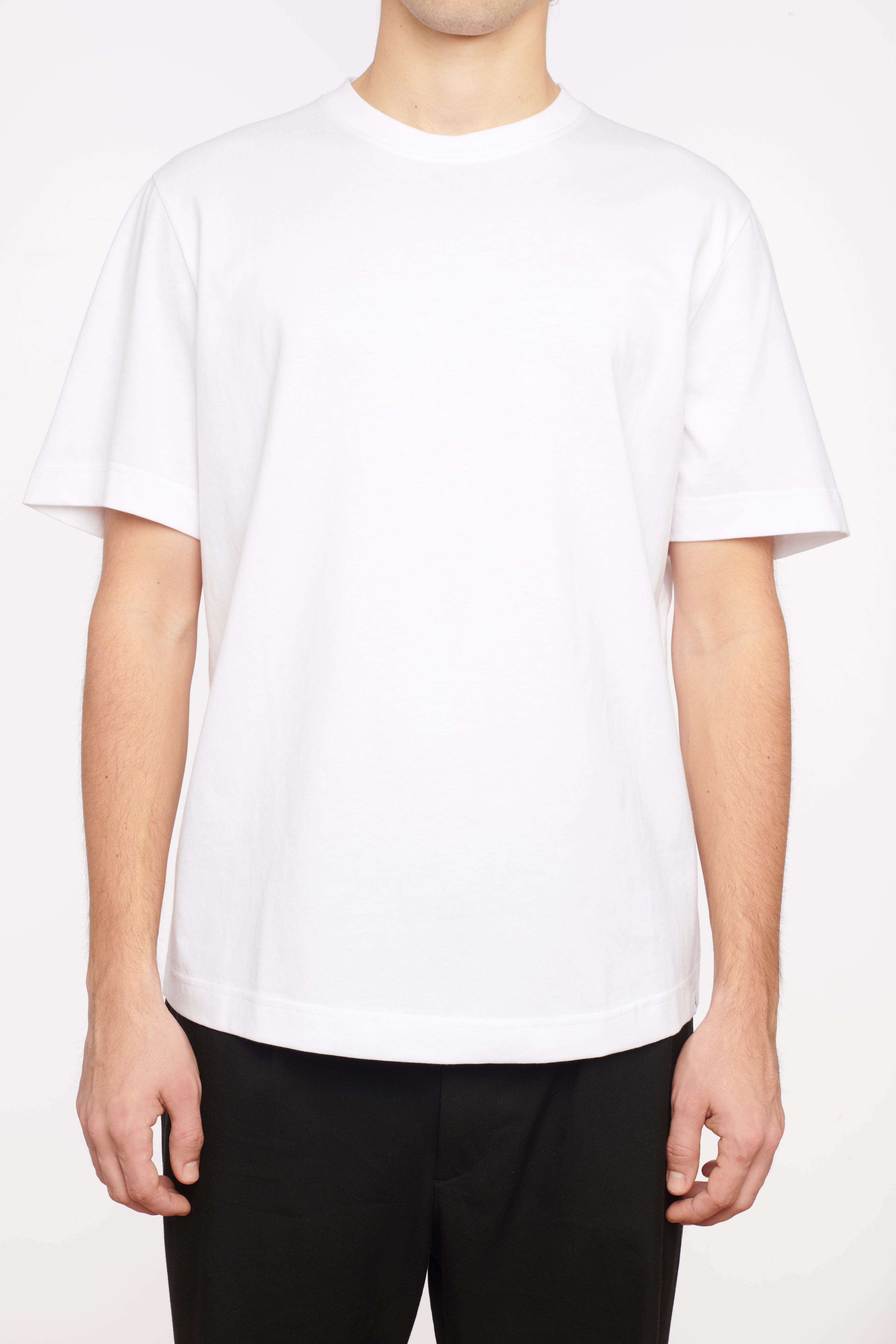 Zirkuläres Shirt aus Bio-Baumwolle, Farbe weiss, Vorderansicht, in Portugal gefertigt