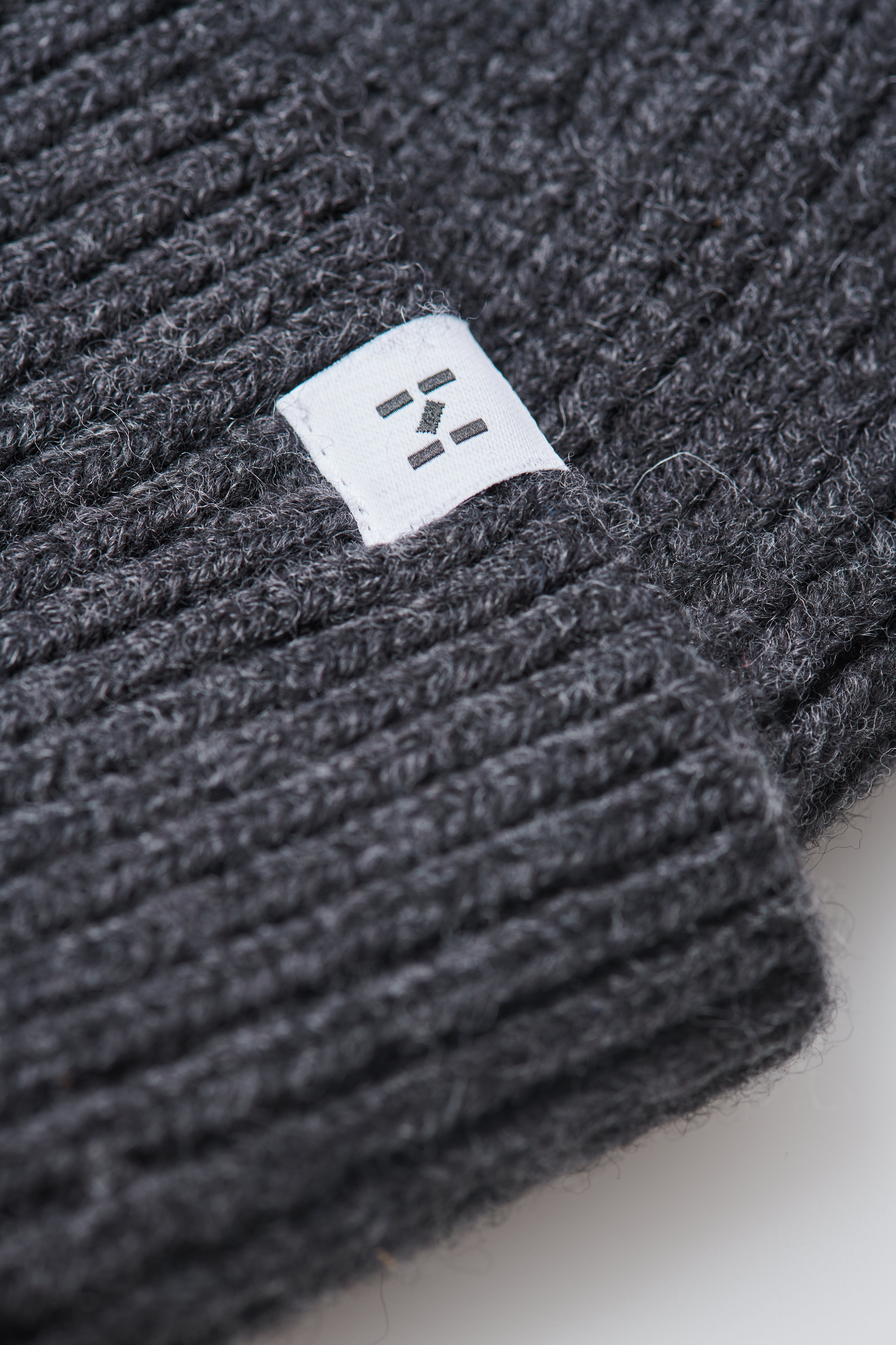 Merino-Mütze Tide – Slate Dust
