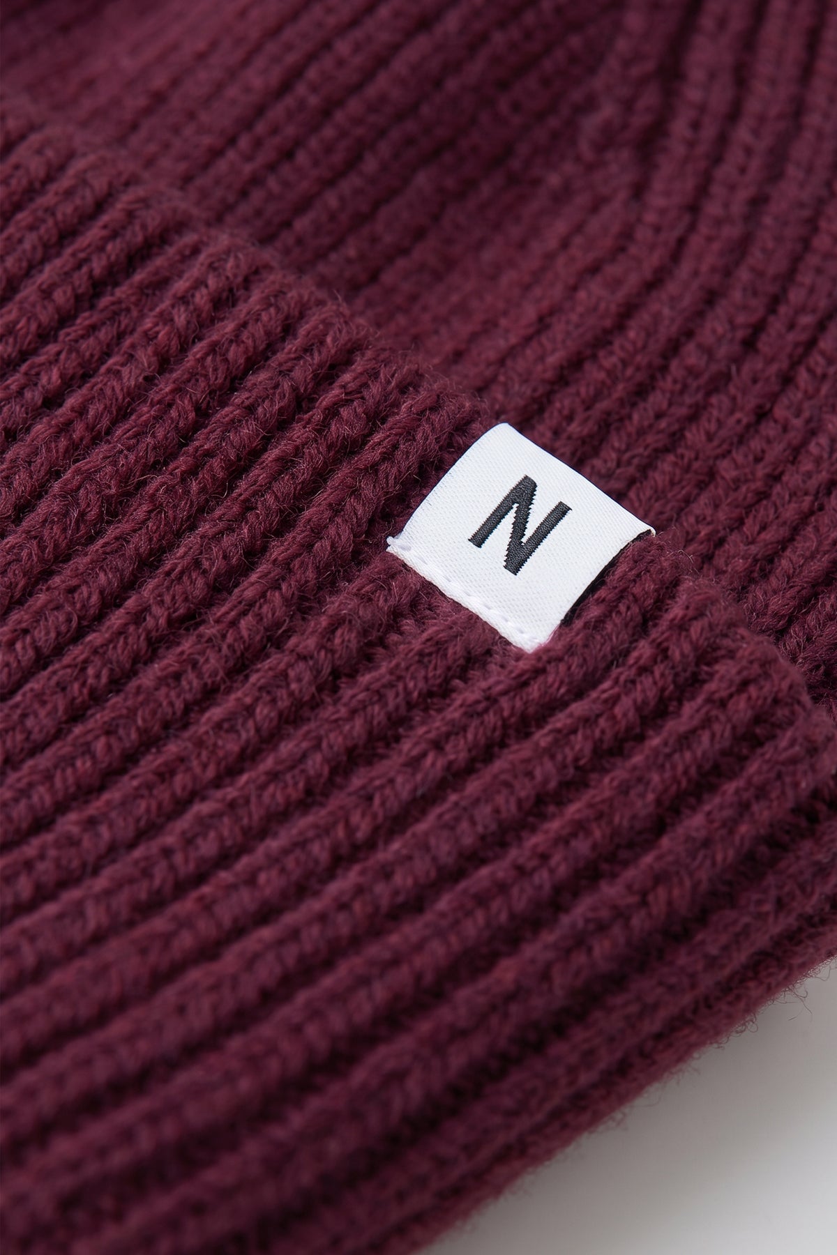 Tide Merino Beanie – Aubergine