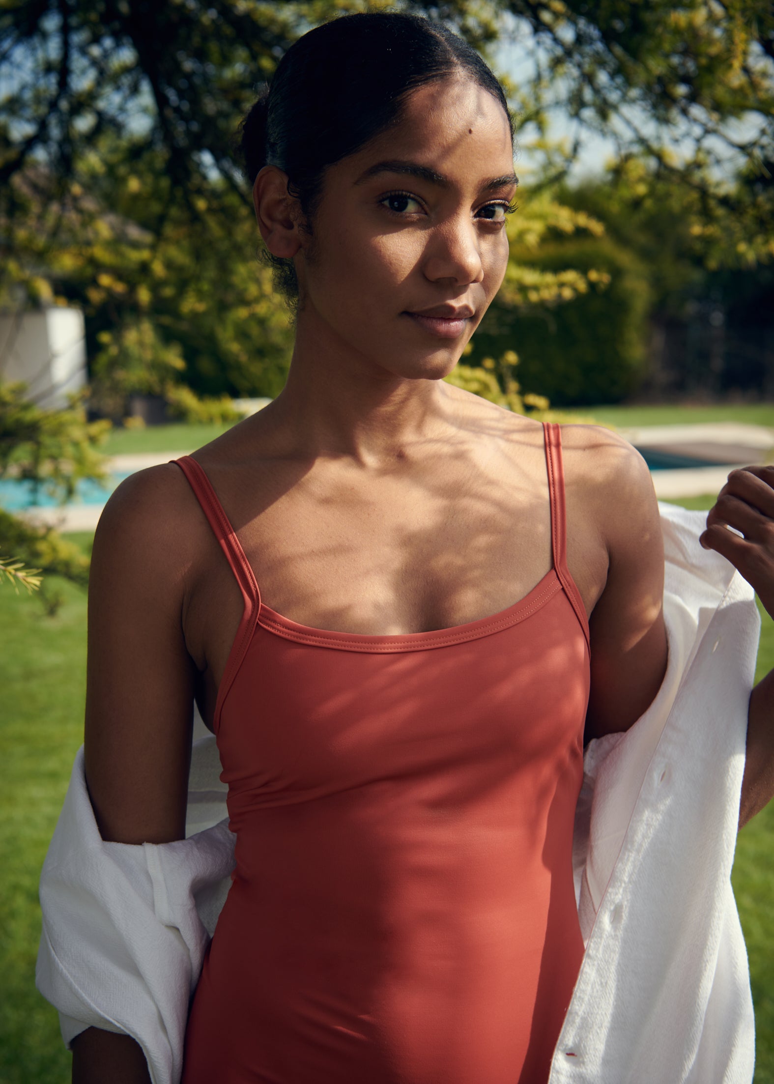 Nachhaltiger Badeanzug aus recyceltem Nylon, Farbe Orange, Outdoor, lokal in der Schweiz gefertigt